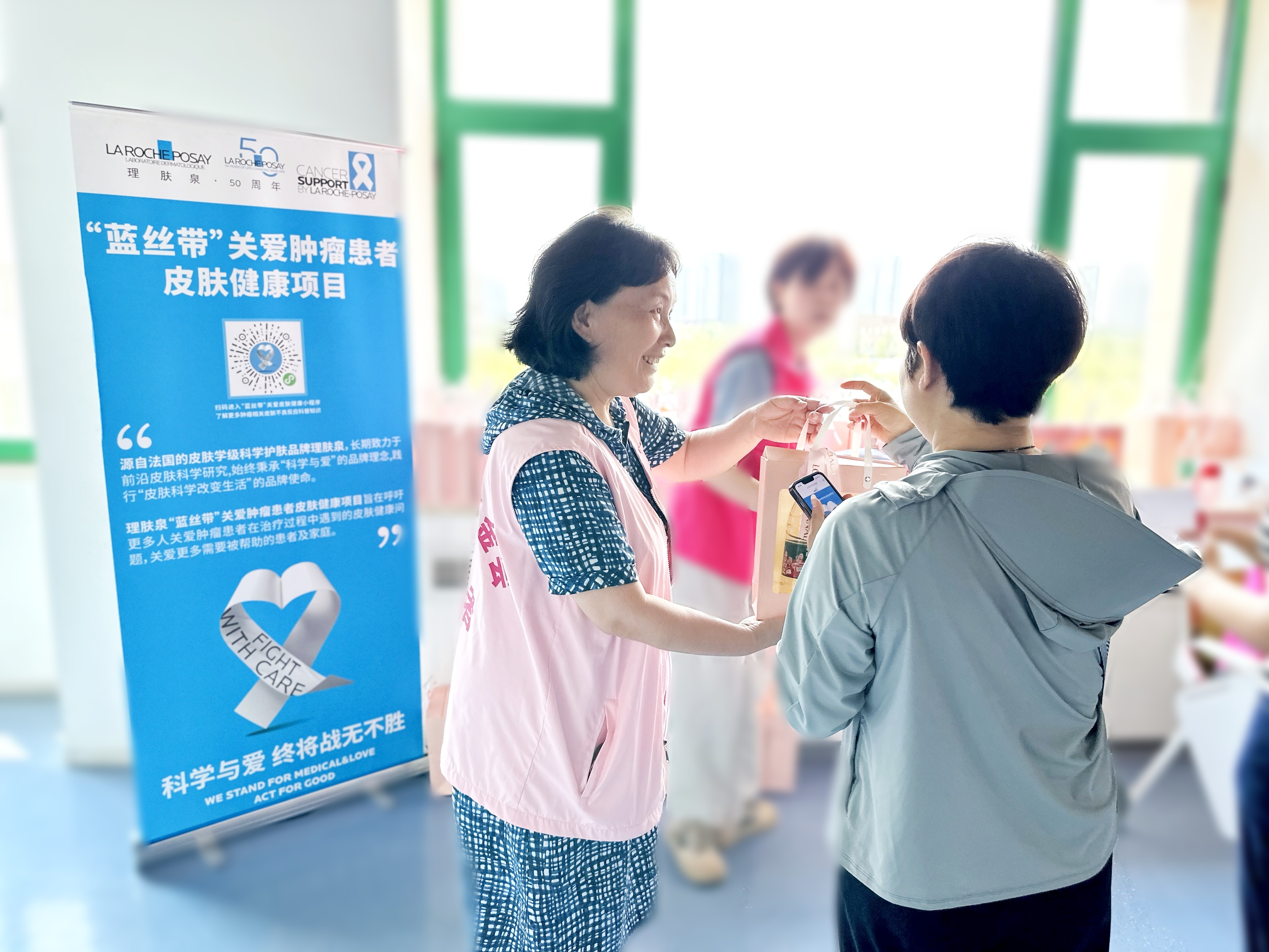 理肤泉 背景模糊版.jpg